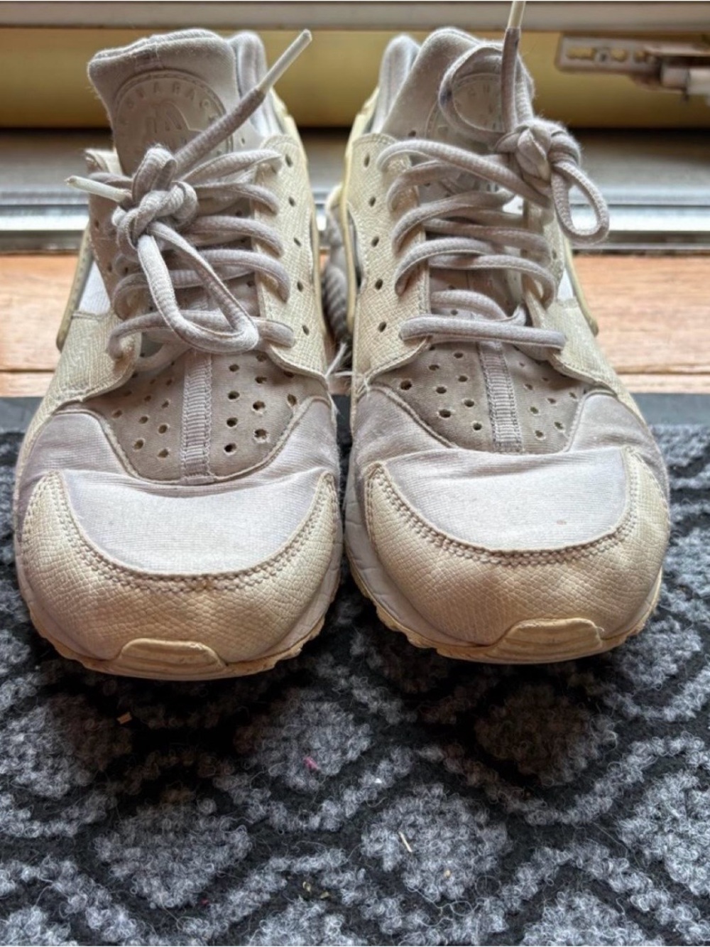 Nike Air Huarache Run white trainers 
Woman’s size 6.5